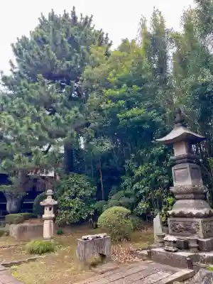 臨江寺の{uncategorized: "未分類", other: "その他", undefined: "問題あり", building: "その他建物", grave: "お墓", sacred_gate: "鳥居", guardian: "狛犬", statue: "像", buddha: "仏像", history: "歴史", nature: "自然", garden: "庭園", animal: "動物", pagoda: "塔", temizu: "手水舎", mountain_gate: "山門・神門", sanctuary: "本殿・本堂", subordinate: "末社・摂社", art: "芸術", scenery: "景色", jizo: "地蔵", ema: "絵馬", goshuin: "御朱印", omikuji: "おみくじ", items: "授与品その他", amulet: "お守り", goshuincho: "御朱印帳", eats: "食事", festival: "お祭り", votive_dance: "神楽", shichigosan: "七五三参", wedding: "結婚式", experience: "体験その他", initially: "初詣", around: "周辺", anti_infection: "感染症対策"}