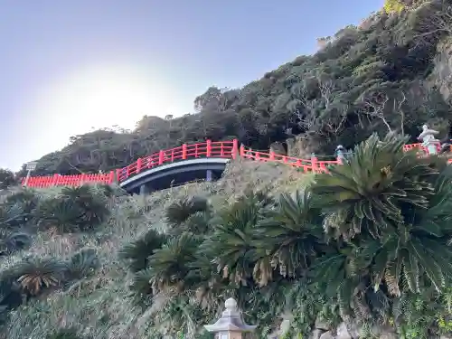 鵜戸神宮の{uncategorized: "未分類", other: "その他", undefined: "問題あり", building: "その他建物", grave: "お墓", sacred_gate: "鳥居", guardian: "狛犬", statue: "像", buddha: "仏像", history: "歴史", nature: "自然", garden: "庭園", animal: "動物", pagoda: "塔", temizu: "手水舎", mountain_gate: "山門・神門", sanctuary: "本殿・本堂", subordinate: "末社・摂社", art: "芸術", scenery: "景色", jizo: "地蔵", ema: "絵馬", goshuin: "御朱印", omikuji: "おみくじ", items: "授与品その他", amulet: "お守り", goshuincho: "御朱印帳", eats: "食事", festival: "お祭り", votive_dance: "神楽", shichigosan: "七五三参", wedding: "結婚式", experience: "体験その他", initially: "初詣", around: "周辺", anti_infection: "感染症対策"}