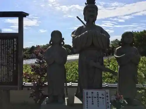 縁結び大社（愛染神社・妙泉寺山内）の像