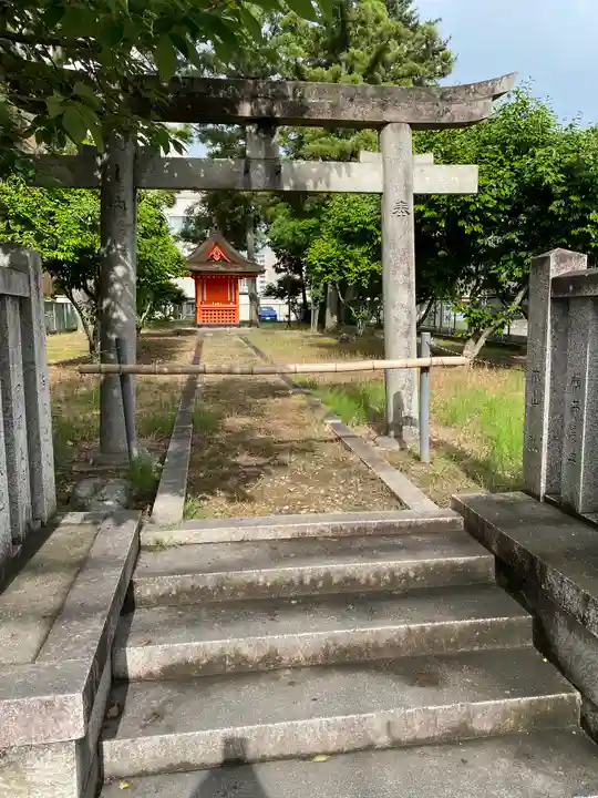 西大寺石落神社本殿の鳥居