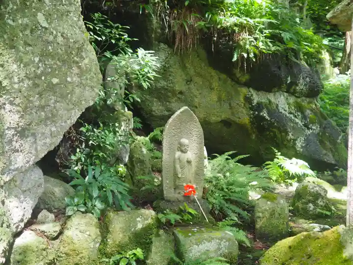 宝珠山 立石寺の{uncategorized: "未分類", other: "その他", undefined: "問題あり", building: "その他建物", grave: "お墓", sacred_gate: "鳥居", guardian: "狛犬", statue: "像", buddha: "仏像", history: "歴史", nature: "自然", garden: "庭園", animal: "動物", pagoda: "塔", temizu: "手水舎", mountain_gate: "山門・神門", sanctuary: "本殿・本堂", subordinate: "末社・摂社", art: "芸術", scenery: "景色", jizo: "地蔵", ema: "絵馬", goshuin: "御朱印", omikuji: "おみくじ", items: "授与品その他", amulet: "お守り", goshuincho: "御朱印帳", eats: "食事", festival: "お祭り", votive_dance: "神楽", shichigosan: "七五三参", wedding: "結婚式", experience: "体験その他", initially: "初詣", around: "周辺", anti_infection: "感染症対策"}