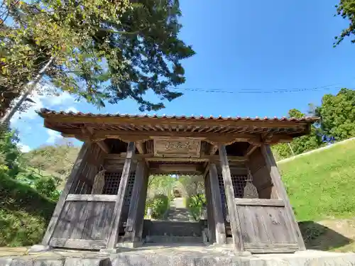 曹洞宗 永松山 龍泉寺の山門