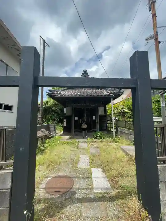 辻薬師堂(辻の薬師堂)の{uncategorized: "未分類", other: "その他", undefined: "問題あり", building: "その他建物", grave: "お墓", sacred_gate: "鳥居", guardian: "狛犬", statue: "像", buddha: "仏像", history: "歴史", nature: "自然", garden: "庭園", animal: "動物", pagoda: "塔", temizu: "手水舎", mountain_gate: "山門・神門", sanctuary: "本殿・本堂", subordinate: "末社・摂社", art: "芸術", scenery: "景色", jizo: "地蔵", ema: "絵馬", goshuin: "御朱印", omikuji: "おみくじ", items: "授与品その他", amulet: "お守り", goshuincho: "御朱印帳", eats: "食事", festival: "お祭り", votive_dance: "神楽", shichigosan: "七五三参", wedding: "結婚式", experience: "体験その他", initially: "初詣", around: "周辺", anti_infection: "感染症対策"}
