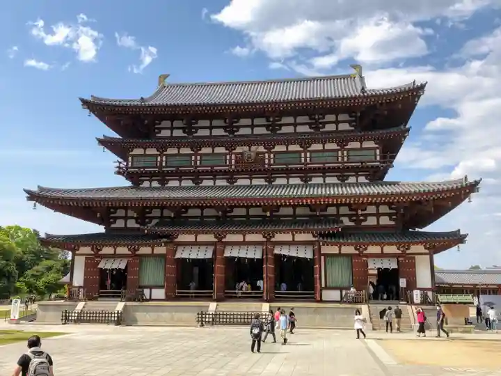 薬師寺の本殿・本堂