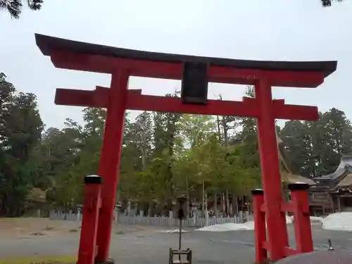 出羽神社(出羽三山神社)～三神合祭殿～の鳥居