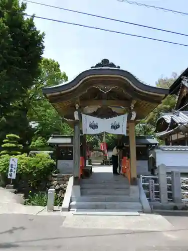 八坂寺の山門