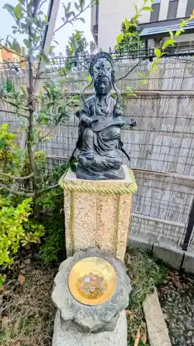 駒込妙義神社の像