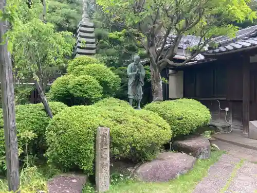 能永寺の{uncategorized: "未分類", other: "その他", undefined: "問題あり", building: "その他建物", grave: "お墓", sacred_gate: "鳥居", guardian: "狛犬", statue: "像", buddha: "仏像", history: "歴史", nature: "自然", garden: "庭園", animal: "動物", pagoda: "塔", temizu: "手水舎", mountain_gate: "山門・神門", sanctuary: "本殿・本堂", subordinate: "末社・摂社", art: "芸術", scenery: "景色", jizo: "地蔵", ema: "絵馬", goshuin: "御朱印", omikuji: "おみくじ", items: "授与品その他", amulet: "お守り", goshuincho: "御朱印帳", eats: "食事", festival: "お祭り", votive_dance: "神楽", shichigosan: "七五三参", wedding: "結婚式", experience: "体験その他", initially: "初詣", around: "周辺", anti_infection: "感染症対策"}