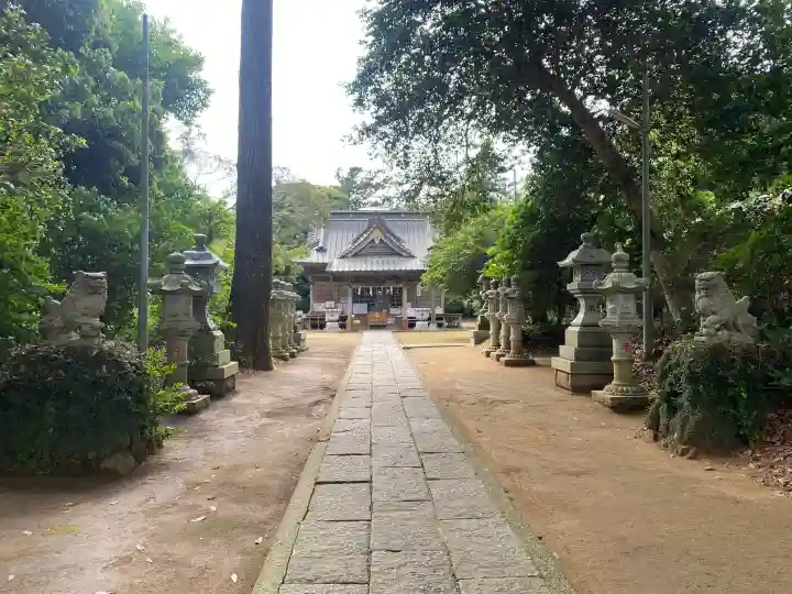 雷神社の{uncategorized: "未分類", other: "その他", undefined: "問題あり", building: "その他建物", grave: "お墓", sacred_gate: "鳥居", guardian: "狛犬", statue: "像", buddha: "仏像", history: "歴史", nature: "自然", garden: "庭園", animal: "動物", pagoda: "塔", temizu: "手水舎", mountain_gate: "山門・神門", sanctuary: "本殿・本堂", subordinate: "末社・摂社", art: "芸術", scenery: "景色", jizo: "地蔵", ema: "絵馬", goshuin: "御朱印", omikuji: "おみくじ", items: "授与品その他", amulet: "お守り", goshuincho: "御朱印帳", eats: "食事", festival: "お祭り", votive_dance: "神楽", shichigosan: "七五三参", wedding: "結婚式", experience: "体験その他", initially: "初詣", around: "周辺", anti_infection: "感染症対策"}