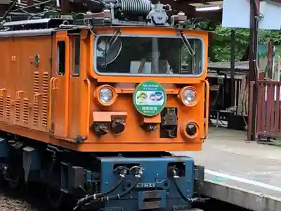 釣鐘三尊像の周辺