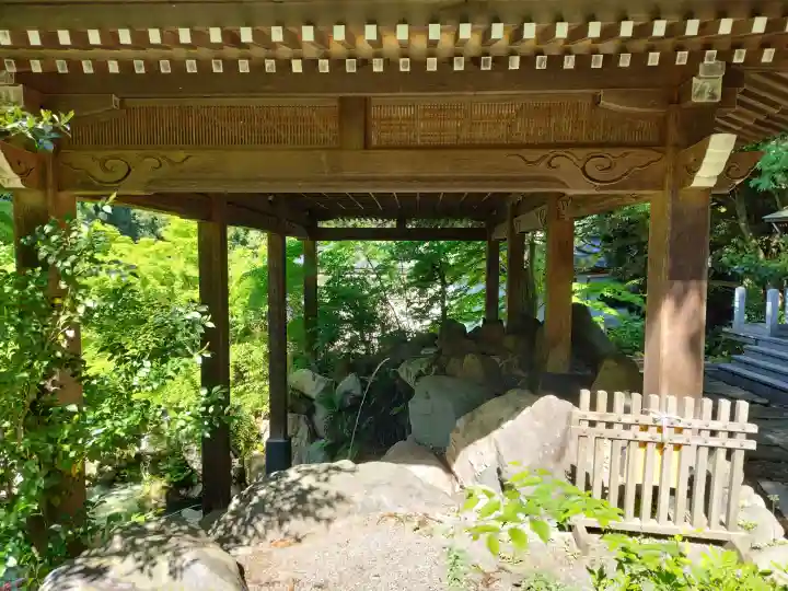 白山比咩神社の{uncategorized: "未分類", other: "その他", undefined: "問題あり", building: "その他建物", grave: "お墓", sacred_gate: "鳥居", guardian: "狛犬", statue: "像", buddha: "仏像", history: "歴史", nature: "自然", garden: "庭園", animal: "動物", pagoda: "塔", temizu: "手水舎", mountain_gate: "山門・神門", sanctuary: "本殿・本堂", subordinate: "末社・摂社", art: "芸術", scenery: "景色", jizo: "地蔵", ema: "絵馬", goshuin: "御朱印", omikuji: "おみくじ", items: "授与品その他", amulet: "お守り", goshuincho: "御朱印帳", eats: "食事", festival: "お祭り", votive_dance: "神楽", shichigosan: "七五三参", wedding: "結婚式", experience: "体験その他", initially: "初詣", around: "周辺", anti_infection: "感染症対策"}