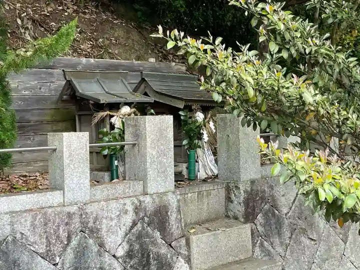 若宮神社の{uncategorized: "未分類", other: "その他", undefined: "問題あり", building: "その他建物", grave: "お墓", sacred_gate: "鳥居", guardian: "狛犬", statue: "像", buddha: "仏像", history: "歴史", nature: "自然", garden: "庭園", animal: "動物", pagoda: "塔", temizu: "手水舎", mountain_gate: "山門・神門", sanctuary: "本殿・本堂", subordinate: "末社・摂社", art: "芸術", scenery: "景色", jizo: "地蔵", ema: "絵馬", goshuin: "御朱印", omikuji: "おみくじ", items: "授与品その他", amulet: "お守り", goshuincho: "御朱印帳", eats: "食事", festival: "お祭り", votive_dance: "神楽", shichigosan: "七五三参", wedding: "結婚式", experience: "体験その他", initially: "初詣", around: "周辺", anti_infection: "感染症対策"}