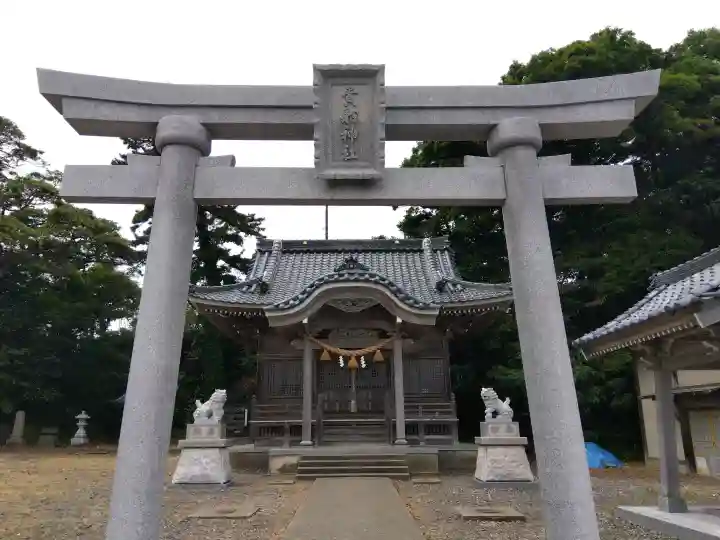 貴船神社の{uncategorized: "未分類", other: "その他", undefined: "問題あり", building: "その他建物", grave: "お墓", sacred_gate: "鳥居", guardian: "狛犬", statue: "像", buddha: "仏像", history: "歴史", nature: "自然", garden: "庭園", animal: "動物", pagoda: "塔", temizu: "手水舎", mountain_gate: "山門・神門", sanctuary: "本殿・本堂", subordinate: "末社・摂社", art: "芸術", scenery: "景色", jizo: "地蔵", ema: "絵馬", goshuin: "御朱印", omikuji: "おみくじ", items: "授与品その他", amulet: "お守り", goshuincho: "御朱印帳", eats: "食事", festival: "お祭り", votive_dance: "神楽", shichigosan: "七五三参", wedding: "結婚式", experience: "体験その他", initially: "初詣", around: "周辺", anti_infection: "感染症対策"}