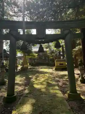 石部神社の{uncategorized: "未分類", other: "その他", undefined: "問題あり", building: "その他建物", grave: "お墓", sacred_gate: "鳥居", guardian: "狛犬", statue: "像", buddha: "仏像", history: "歴史", nature: "自然", garden: "庭園", animal: "動物", pagoda: "塔", temizu: "手水舎", mountain_gate: "山門・神門", sanctuary: "本殿・本堂", subordinate: "末社・摂社", art: "芸術", scenery: "景色", jizo: "地蔵", ema: "絵馬", goshuin: "御朱印", omikuji: "おみくじ", items: "授与品その他", amulet: "お守り", goshuincho: "御朱印帳", eats: "食事", festival: "お祭り", votive_dance: "神楽", shichigosan: "七五三参", wedding: "結婚式", experience: "体験その他", initially: "初詣", around: "周辺", anti_infection: "感染症対策"}