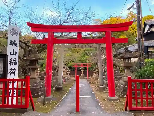 松江城山稲荷神社の鳥居