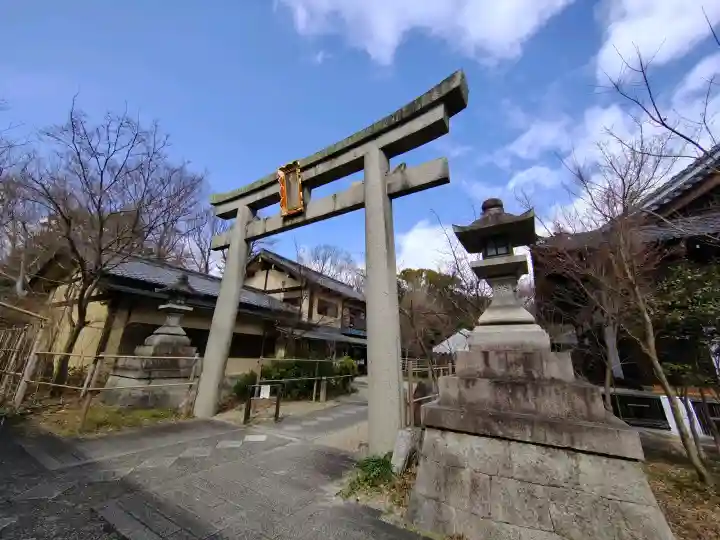 梨木神社の{uncategorized: "未分類", other: "その他", undefined: "問題あり", building: "その他建物", grave: "お墓", sacred_gate: "鳥居", guardian: "狛犬", statue: "像", buddha: "仏像", history: "歴史", nature: "自然", garden: "庭園", animal: "動物", pagoda: "塔", temizu: "手水舎", mountain_gate: "山門・神門", sanctuary: "本殿・本堂", subordinate: "末社・摂社", art: "芸術", scenery: "景色", jizo: "地蔵", ema: "絵馬", goshuin: "御朱印", omikuji: "おみくじ", items: "授与品その他", amulet: "お守り", goshuincho: "御朱印帳", eats: "食事", festival: "お祭り", votive_dance: "神楽", shichigosan: "七五三参", wedding: "結婚式", experience: "体験その他", initially: "初詣", around: "周辺", anti_infection: "感染症対策"}