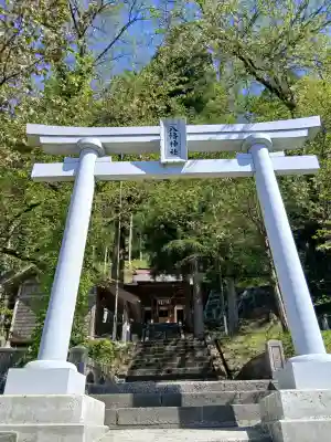 八幡神社の{uncategorized: "未分類", other: "その他", undefined: "問題あり", building: "その他建物", grave: "お墓", sacred_gate: "鳥居", guardian: "狛犬", statue: "像", buddha: "仏像", history: "歴史", nature: "自然", garden: "庭園", animal: "動物", pagoda: "塔", temizu: "手水舎", mountain_gate: "山門・神門", sanctuary: "本殿・本堂", subordinate: "末社・摂社", art: "芸術", scenery: "景色", jizo: "地蔵", ema: "絵馬", goshuin: "御朱印", omikuji: "おみくじ", items: "授与品その他", amulet: "お守り", goshuincho: "御朱印帳", eats: "食事", festival: "お祭り", votive_dance: "神楽", shichigosan: "七五三参", wedding: "結婚式", experience: "体験その他", initially: "初詣", around: "周辺", anti_infection: "感染症対策"}