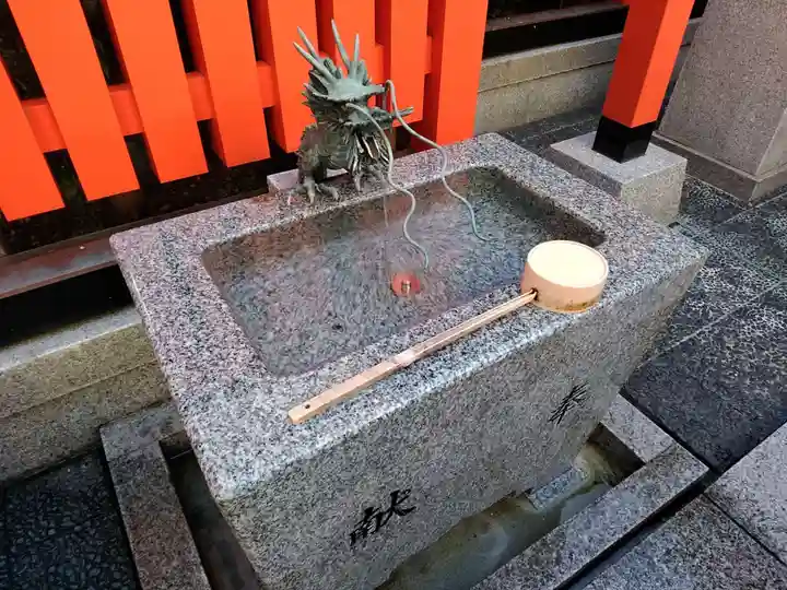 稲荷大明神の手水舎