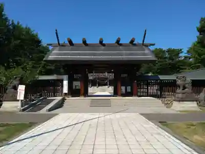 札幌護國神社の山門・神門