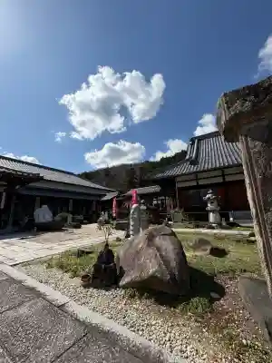 天猷寺の{uncategorized: "未分類", other: "その他", undefined: "問題あり", building: "その他建物", grave: "お墓", sacred_gate: "鳥居", guardian: "狛犬", statue: "像", buddha: "仏像", history: "歴史", nature: "自然", garden: "庭園", animal: "動物", pagoda: "塔", temizu: "手水舎", mountain_gate: "山門・神門", sanctuary: "本殿・本堂", subordinate: "末社・摂社", art: "芸術", scenery: "景色", jizo: "地蔵", ema: "絵馬", goshuin: "御朱印", omikuji: "おみくじ", items: "授与品その他", amulet: "お守り", goshuincho: "御朱印帳", eats: "食事", festival: "お祭り", votive_dance: "神楽", shichigosan: "七五三参", wedding: "結婚式", experience: "体験その他", initially: "初詣", around: "周辺", anti_infection: "感染症対策"}