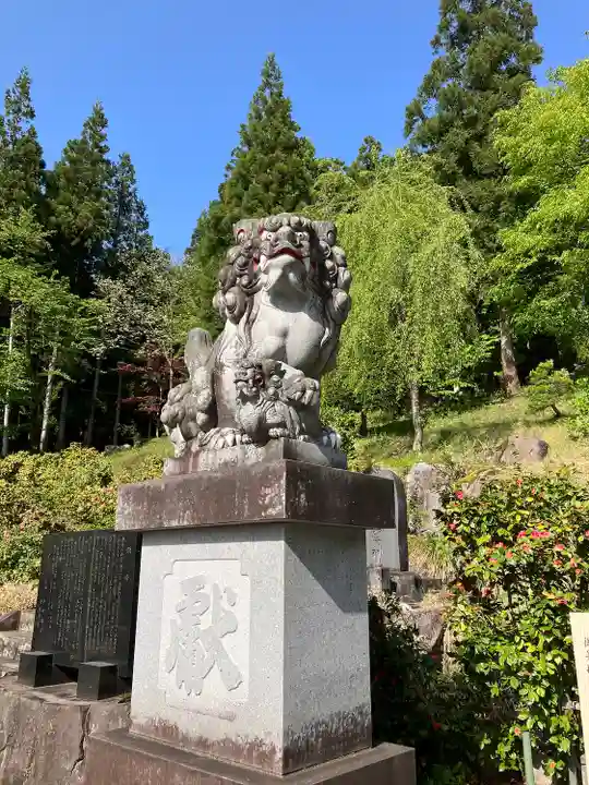 八海山尊神社の狛犬