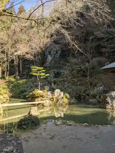 内々神社の庭園