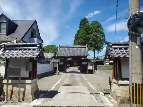 高宮寺の山門