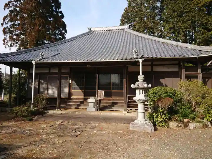 弘分寺の本殿・本堂