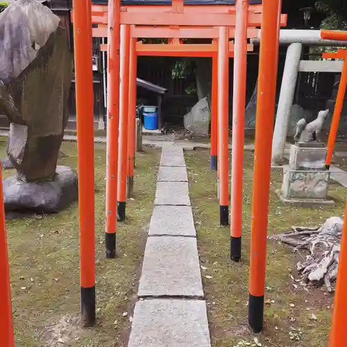 三囲神社の鳥居