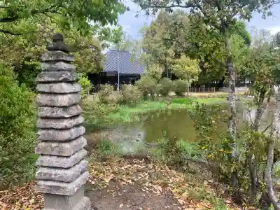 秦楽寺の{uncategorized: "未分類", other: "その他", undefined: "問題あり", building: "その他建物", grave: "お墓", sacred_gate: "鳥居", guardian: "狛犬", statue: "像", buddha: "仏像", history: "歴史", nature: "自然", garden: "庭園", animal: "動物", pagoda: "塔", temizu: "手水舎", mountain_gate: "山門・神門", sanctuary: "本殿・本堂", subordinate: "末社・摂社", art: "芸術", scenery: "景色", jizo: "地蔵", ema: "絵馬", goshuin: "御朱印", omikuji: "おみくじ", items: "授与品その他", amulet: "お守り", goshuincho: "御朱印帳", eats: "食事", festival: "お祭り", votive_dance: "神楽", shichigosan: "七五三参", wedding: "結婚式", experience: "体験その他", initially: "初詣", around: "周辺", anti_infection: "感染症対策"}