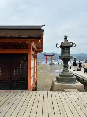 厳島神社の{uncategorized: "未分類", other: "その他", undefined: "問題あり", building: "その他建物", grave: "お墓", sacred_gate: "鳥居", guardian: "狛犬", statue: "像", buddha: "仏像", history: "歴史", nature: "自然", garden: "庭園", animal: "動物", pagoda: "塔", temizu: "手水舎", mountain_gate: "山門・神門", sanctuary: "本殿・本堂", subordinate: "末社・摂社", art: "芸術", scenery: "景色", jizo: "地蔵", ema: "絵馬", goshuin: "御朱印", omikuji: "おみくじ", items: "授与品その他", amulet: "お守り", goshuincho: "御朱印帳", eats: "食事", festival: "お祭り", votive_dance: "神楽", shichigosan: "七五三参", wedding: "結婚式", experience: "体験その他", initially: "初詣", around: "周辺", anti_infection: "感染症対策"}