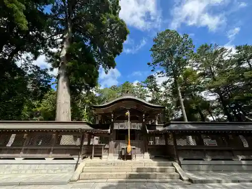 田村神社の本殿・本堂
