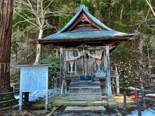 厳島神社（嚴島神社）の{uncategorized: "未分類", other: "その他", undefined: "問題あり", building: "その他建物", grave: "お墓", sacred_gate: "鳥居", guardian: "狛犬", statue: "像", buddha: "仏像", history: "歴史", nature: "自然", garden: "庭園", animal: "動物", pagoda: "塔", temizu: "手水舎", mountain_gate: "山門・神門", sanctuary: "本殿・本堂", subordinate: "末社・摂社", art: "芸術", scenery: "景色", jizo: "地蔵", ema: "絵馬", goshuin: "御朱印", omikuji: "おみくじ", items: "授与品その他", amulet: "お守り", goshuincho: "御朱印帳", eats: "食事", festival: "お祭り", votive_dance: "神楽", shichigosan: "七五三参", wedding: "結婚式", experience: "体験その他", initially: "初詣", around: "周辺", anti_infection: "感染症対策"}