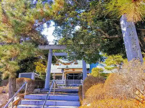 櫻井靖霊神社の鳥居