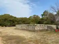 一岡神社の{uncategorized: "未分類", other: "その他", undefined: "問題あり", building: "その他建物", grave: "お墓", sacred_gate: "鳥居", guardian: "狛犬", statue: "像", buddha: "仏像", history: "歴史", nature: "自然", garden: "庭園", animal: "動物", pagoda: "塔", temizu: "手水舎", mountain_gate: "山門・神門", sanctuary: "本殿・本堂", subordinate: "末社・摂社", art: "芸術", scenery: "景色", jizo: "地蔵", ema: "絵馬", goshuin: "御朱印", omikuji: "おみくじ", items: "授与品その他", amulet: "お守り", goshuincho: "御朱印帳", eats: "食事", festival: "お祭り", votive_dance: "神楽", shichigosan: "七五三参", wedding: "結婚式", experience: "体験その他", initially: "初詣", around: "周辺", anti_infection: "感染症対策"}