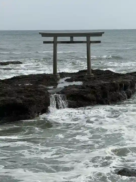 大洗磯前神社の{uncategorized: "未分類", other: "その他", undefined: "問題あり", building: "その他建物", grave: "お墓", sacred_gate: "鳥居", guardian: "狛犬", statue: "像", buddha: "仏像", history: "歴史", nature: "自然", garden: "庭園", animal: "動物", pagoda: "塔", temizu: "手水舎", mountain_gate: "山門・神門", sanctuary: "本殿・本堂", subordinate: "末社・摂社", art: "芸術", scenery: "景色", jizo: "地蔵", ema: "絵馬", goshuin: "御朱印", omikuji: "おみくじ", items: "授与品その他", amulet: "お守り", goshuincho: "御朱印帳", eats: "食事", festival: "お祭り", votive_dance: "神楽", shichigosan: "七五三参", wedding: "結婚式", experience: "体験その他", initially: "初詣", around: "周辺", anti_infection: "感染症対策"}