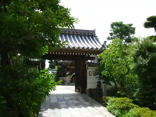 常念寺の山門