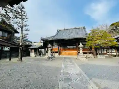 慶円寺の{uncategorized: "未分類", other: "その他", undefined: "問題あり", building: "その他建物", grave: "お墓", sacred_gate: "鳥居", guardian: "狛犬", statue: "像", buddha: "仏像", history: "歴史", nature: "自然", garden: "庭園", animal: "動物", pagoda: "塔", temizu: "手水舎", mountain_gate: "山門・神門", sanctuary: "本殿・本堂", subordinate: "末社・摂社", art: "芸術", scenery: "景色", jizo: "地蔵", ema: "絵馬", goshuin: "御朱印", omikuji: "おみくじ", items: "授与品その他", amulet: "お守り", goshuincho: "御朱印帳", eats: "食事", festival: "お祭り", votive_dance: "神楽", shichigosan: "七五三参", wedding: "結婚式", experience: "体験その他", initially: "初詣", around: "周辺", anti_infection: "感染症対策"}