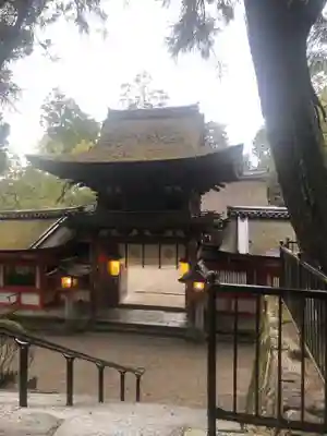 石上神宮の山門・神門