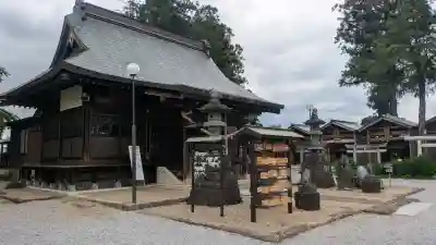 鷲宮神社の{uncategorized: "未分類", other: "その他", undefined: "問題あり", building: "その他建物", grave: "お墓", sacred_gate: "鳥居", guardian: "狛犬", statue: "像", buddha: "仏像", history: "歴史", nature: "自然", garden: "庭園", animal: "動物", pagoda: "塔", temizu: "手水舎", mountain_gate: "山門・神門", sanctuary: "本殿・本堂", subordinate: "末社・摂社", art: "芸術", scenery: "景色", jizo: "地蔵", ema: "絵馬", goshuin: "御朱印", omikuji: "おみくじ", items: "授与品その他", amulet: "お守り", goshuincho: "御朱印帳", eats: "食事", festival: "お祭り", votive_dance: "神楽", shichigosan: "七五三参", wedding: "結婚式", experience: "体験その他", initially: "初詣", around: "周辺", anti_infection: "感染症対策"}