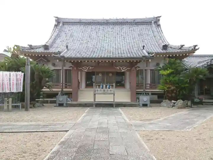 医王寺の本殿・本堂