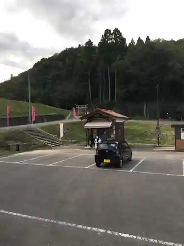 赤猪岩神社の建物その他