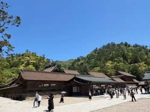 出雲大社の{uncategorized: "未分類", other: "その他", undefined: "問題あり", building: "その他建物", grave: "お墓", sacred_gate: "鳥居", guardian: "狛犬", statue: "像", buddha: "仏像", history: "歴史", nature: "自然", garden: "庭園", animal: "動物", pagoda: "塔", temizu: "手水舎", mountain_gate: "山門・神門", sanctuary: "本殿・本堂", subordinate: "末社・摂社", art: "芸術", scenery: "景色", jizo: "地蔵", ema: "絵馬", goshuin: "御朱印", omikuji: "おみくじ", items: "授与品その他", amulet: "お守り", goshuincho: "御朱印帳", eats: "食事", festival: "お祭り", votive_dance: "神楽", shichigosan: "七五三参", wedding: "結婚式", experience: "体験その他", initially: "初詣", around: "周辺", anti_infection: "感染症対策"}
