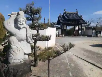 法雲寺の{uncategorized: "未分類", other: "その他", undefined: "問題あり", building: "その他建物", grave: "お墓", sacred_gate: "鳥居", guardian: "狛犬", statue: "像", buddha: "仏像", history: "歴史", nature: "自然", garden: "庭園", animal: "動物", pagoda: "塔", temizu: "手水舎", mountain_gate: "山門・神門", sanctuary: "本殿・本堂", subordinate: "末社・摂社", art: "芸術", scenery: "景色", jizo: "地蔵", ema: "絵馬", goshuin: "御朱印", omikuji: "おみくじ", items: "授与品その他", amulet: "お守り", goshuincho: "御朱印帳", eats: "食事", festival: "お祭り", votive_dance: "神楽", shichigosan: "七五三参", wedding: "結婚式", experience: "体験その他", initially: "初詣", around: "周辺", anti_infection: "感染症対策"}