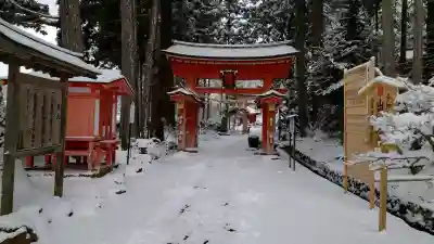 達谷窟毘沙門堂の{uncategorized: "未分類", other: "その他", undefined: "問題あり", building: "その他建物", grave: "お墓", sacred_gate: "鳥居", guardian: "狛犬", statue: "像", buddha: "仏像", history: "歴史", nature: "自然", garden: "庭園", animal: "動物", pagoda: "塔", temizu: "手水舎", mountain_gate: "山門・神門", sanctuary: "本殿・本堂", subordinate: "末社・摂社", art: "芸術", scenery: "景色", jizo: "地蔵", ema: "絵馬", goshuin: "御朱印", omikuji: "おみくじ", items: "授与品その他", amulet: "お守り", goshuincho: "御朱印帳", eats: "食事", festival: "お祭り", votive_dance: "神楽", shichigosan: "七五三参", wedding: "結婚式", experience: "体験その他", initially: "初詣", around: "周辺", anti_infection: "感染症対策"}