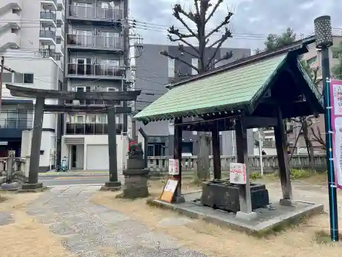 千束稲荷神社の{uncategorized: "未分類", other: "その他", undefined: "問題あり", building: "その他建物", grave: "お墓", sacred_gate: "鳥居", guardian: "狛犬", statue: "像", buddha: "仏像", history: "歴史", nature: "自然", garden: "庭園", animal: "動物", pagoda: "塔", temizu: "手水舎", mountain_gate: "山門・神門", sanctuary: "本殿・本堂", subordinate: "末社・摂社", art: "芸術", scenery: "景色", jizo: "地蔵", ema: "絵馬", goshuin: "御朱印", omikuji: "おみくじ", items: "授与品その他", amulet: "お守り", goshuincho: "御朱印帳", eats: "食事", festival: "お祭り", votive_dance: "神楽", shichigosan: "七五三参", wedding: "結婚式", experience: "体験その他", initially: "初詣", around: "周辺", anti_infection: "感染症対策"}