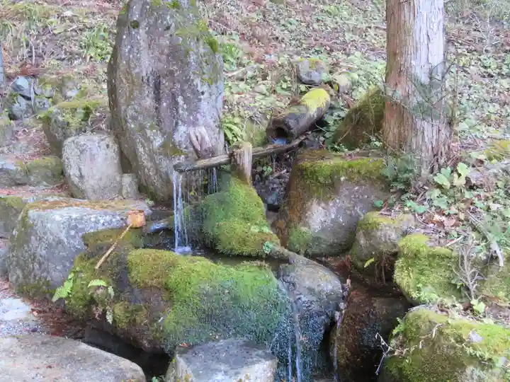 白山神社の手水舎
