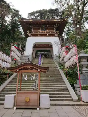 江島神社の山門