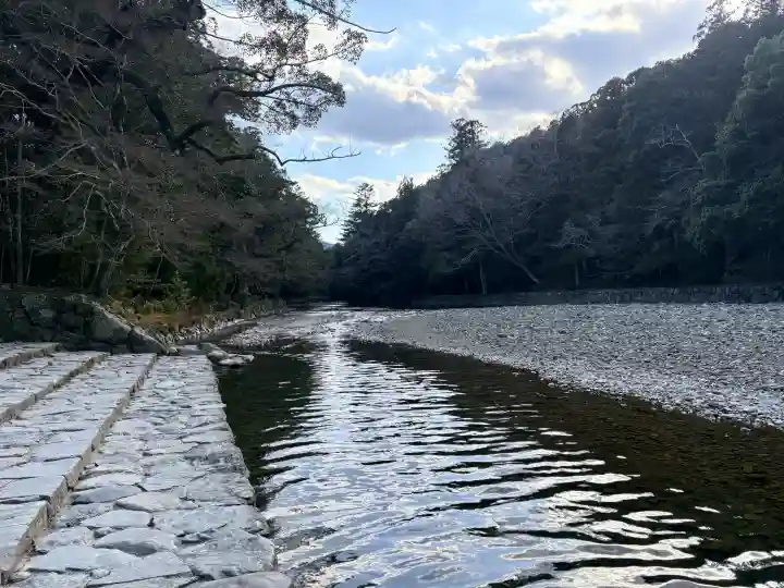 伊勢神宮内宮(皇大神宮)の{uncategorized: "未分類", other: "その他", undefined: "問題あり", building: "その他建物", grave: "お墓", sacred_gate: "鳥居", guardian: "狛犬", statue: "像", buddha: "仏像", history: "歴史", nature: "自然", garden: "庭園", animal: "動物", pagoda: "塔", temizu: "手水舎", mountain_gate: "山門・神門", sanctuary: "本殿・本堂", subordinate: "末社・摂社", art: "芸術", scenery: "景色", jizo: "地蔵", ema: "絵馬", goshuin: "御朱印", omikuji: "おみくじ", items: "授与品その他", amulet: "お守り", goshuincho: "御朱印帳", eats: "食事", festival: "お祭り", votive_dance: "神楽", shichigosan: "七五三参", wedding: "結婚式", experience: "体験その他", initially: "初詣", around: "周辺", anti_infection: "感染症対策"}