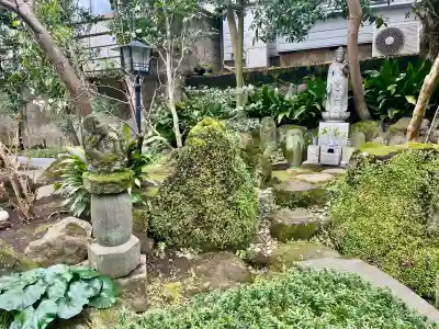 積徳寺の{uncategorized: "未分類", other: "その他", undefined: "問題あり", building: "その他建物", grave: "お墓", sacred_gate: "鳥居", guardian: "狛犬", statue: "像", buddha: "仏像", history: "歴史", nature: "自然", garden: "庭園", animal: "動物", pagoda: "塔", temizu: "手水舎", mountain_gate: "山門・神門", sanctuary: "本殿・本堂", subordinate: "末社・摂社", art: "芸術", scenery: "景色", jizo: "地蔵", ema: "絵馬", goshuin: "御朱印", omikuji: "おみくじ", items: "授与品その他", amulet: "お守り", goshuincho: "御朱印帳", eats: "食事", festival: "お祭り", votive_dance: "神楽", shichigosan: "七五三参", wedding: "結婚式", experience: "体験その他", initially: "初詣", around: "周辺", anti_infection: "感染症対策"}